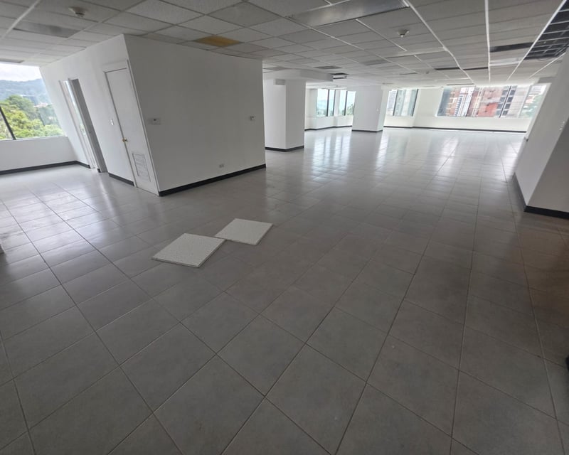 Oficina en renta - nivel medio - 955M2 en zona 14 Ref-5286
