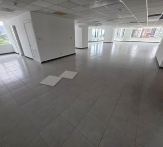 Oficina en renta - nivel medio - 955M2 en zona 14 Ref-5286