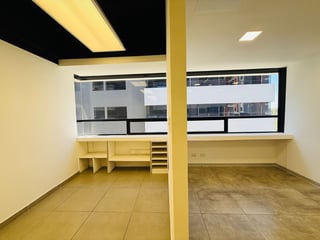 ALQUILER DE CENTRICA OFICINA 67.80MT2 - CENTRO EMPRESARIAL, ZONA 10 - 5