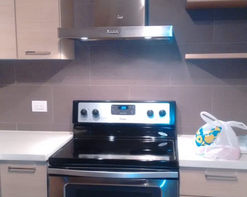 Apartamento con balcon en renta - 2 habitaciones en zona 10 Ref-5721