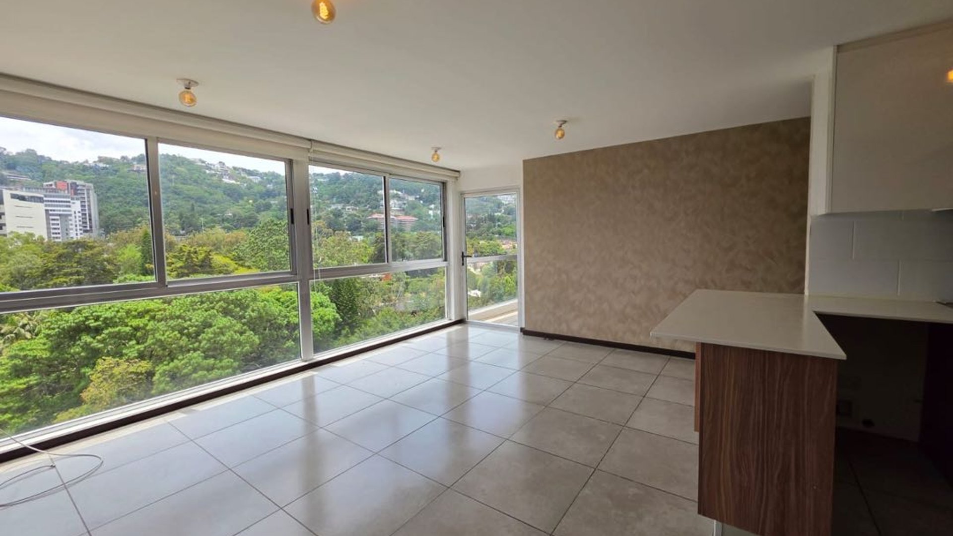 Venta/Renta apartamento 2 Dormitorios Edif. Telia Zona 15 VH2 (B)