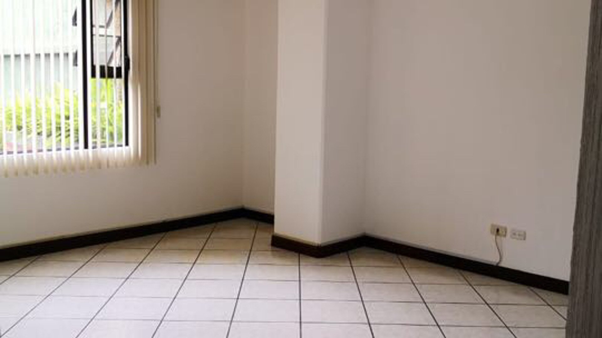 Alquilo amplio apartamento en Primer Nivel en  Zona 15  VH1 - Miniatura 6