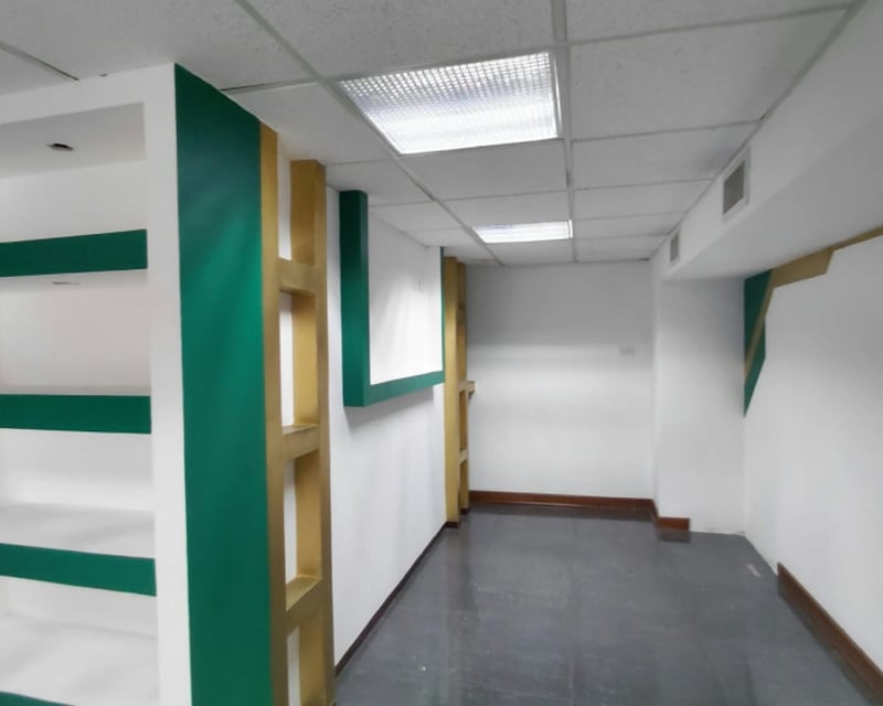 Local Comercial en Renta en Plaza Surti Ahorro. Zona 18