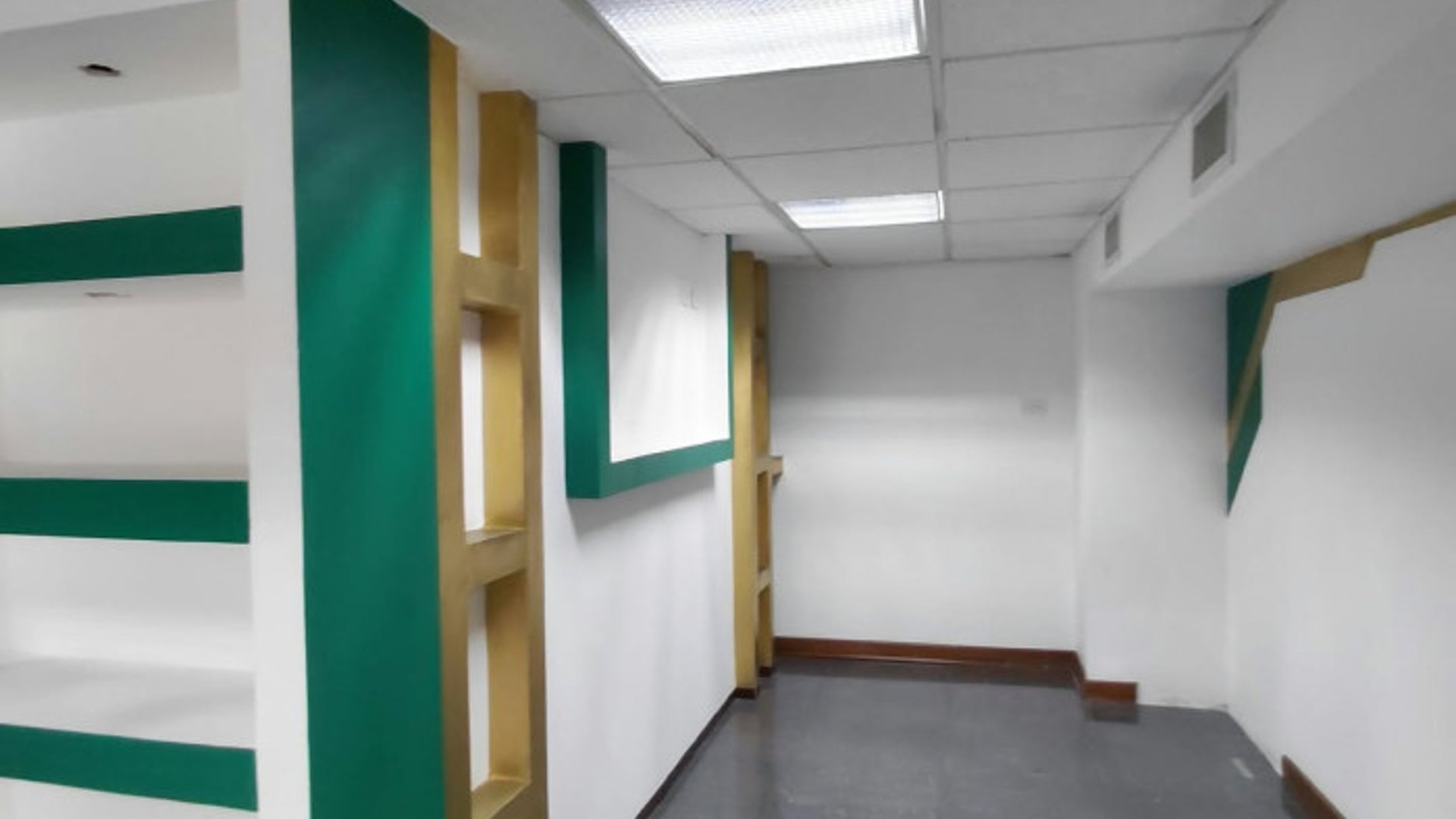 Local Comercial en Renta en Plaza Surti Ahorro. Zona 18