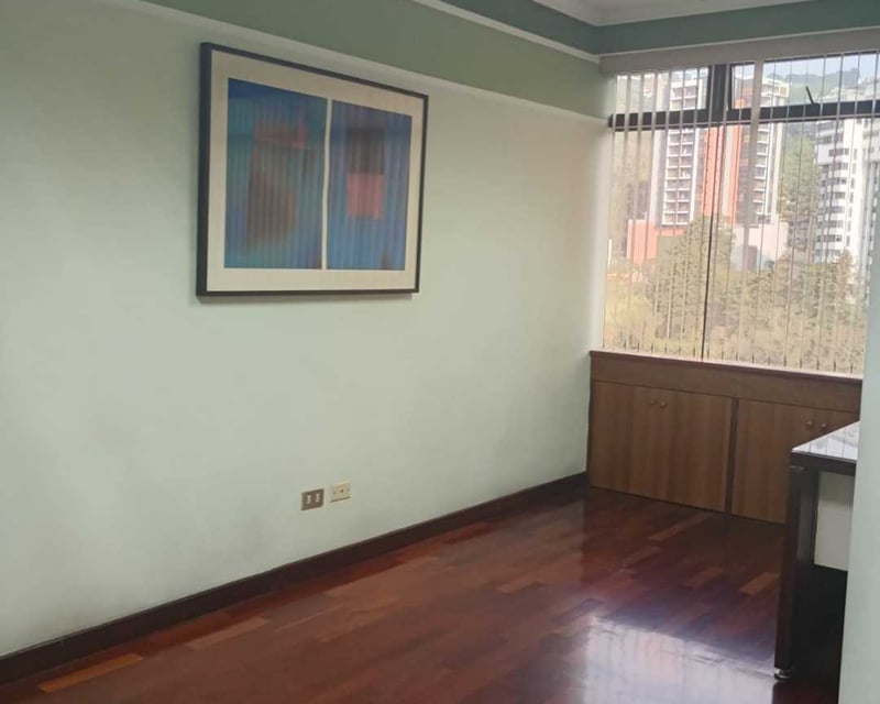 *Alquiler de Clínica compartida en Edificio Multimédica zona 15