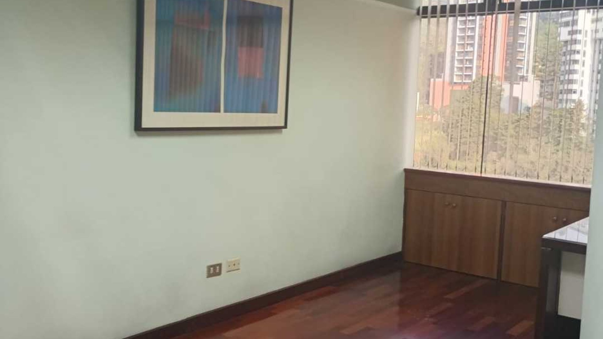 *Alquiler de Clínica compartida en Edificio Multimédica zona 15