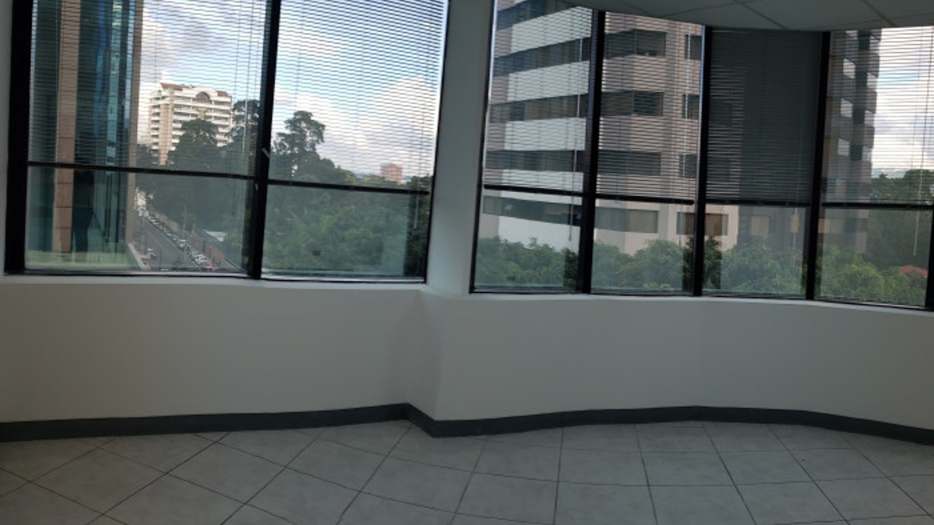 Oficina Comercial en Europlaza Z.14 en Venta o Alquiler - Miniatura 11