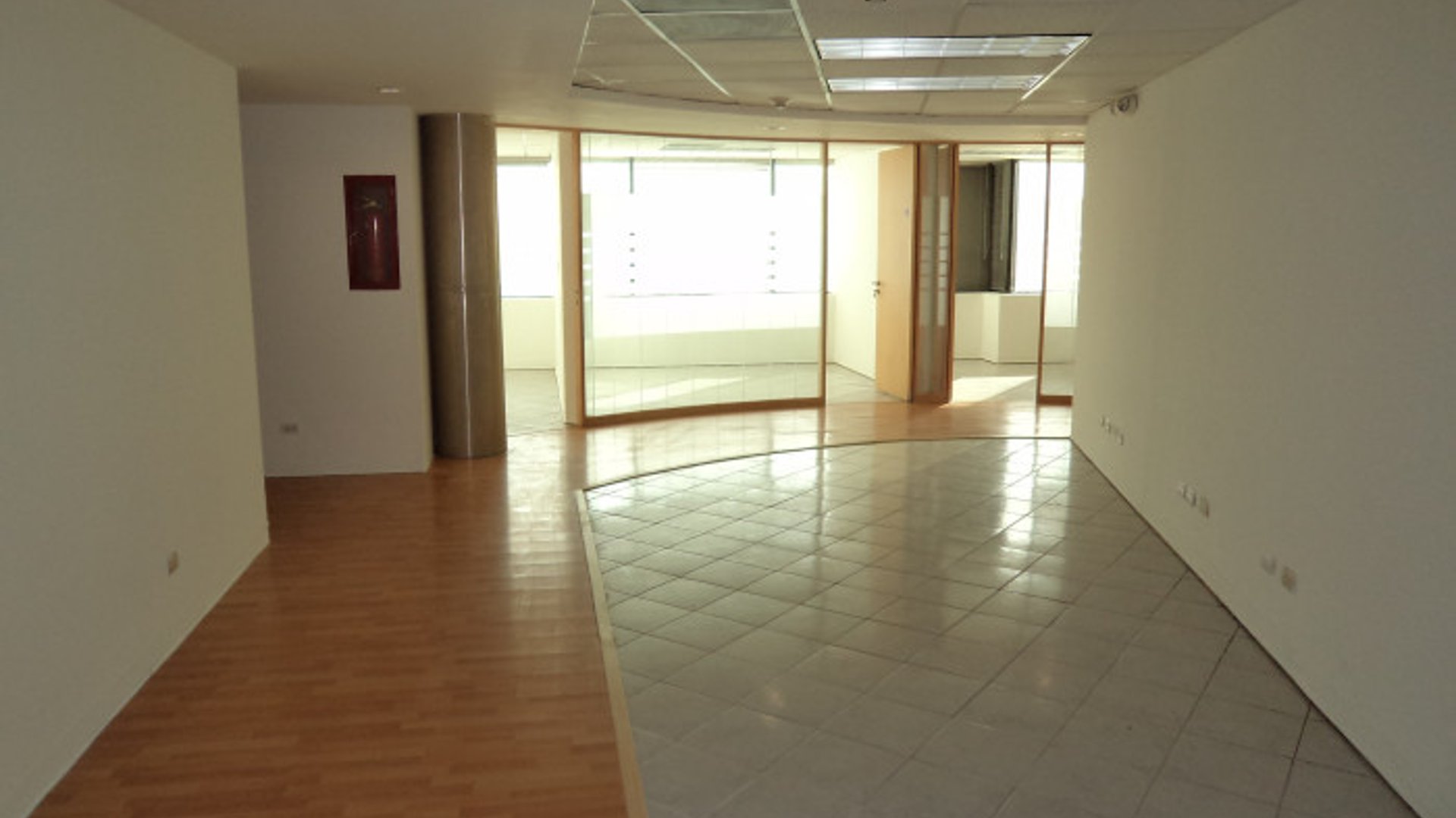 En Renta Oficina en Zona 14 Europlaza Guatemala - Miniatura 3