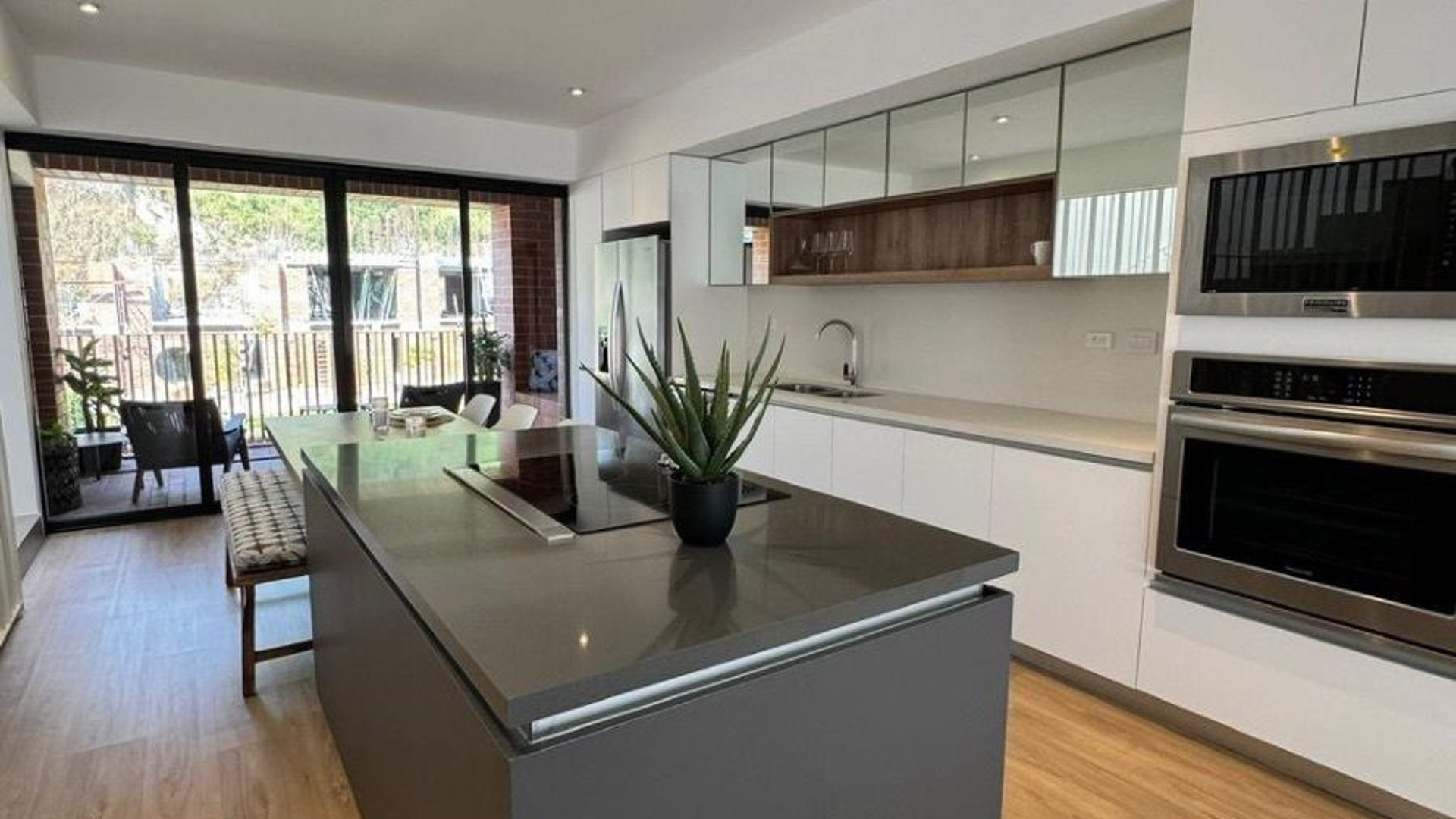 IRIDIA HOMES / Casa en condominio en Renta, zona 13