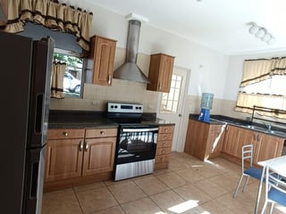 Spacious 3-Bedroom House with Pergola and Garden in Residencial Casa Y Campo - Image 3