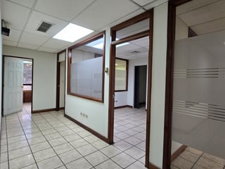 Oficina en Renta en Edificio Corporativo Zona 14 - 4