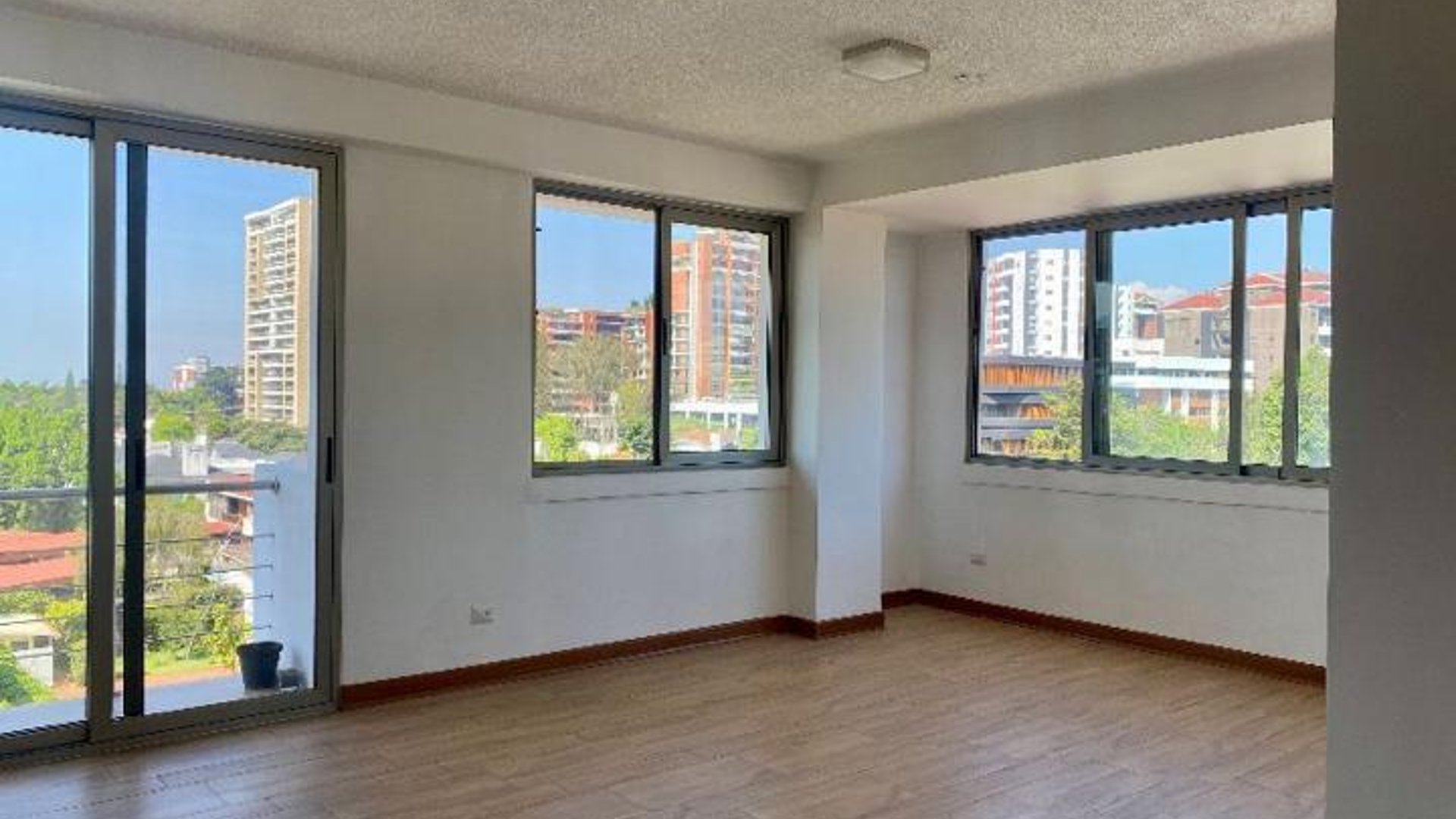 Apartamento en Renta de 2 Dormitorios en Zona 14