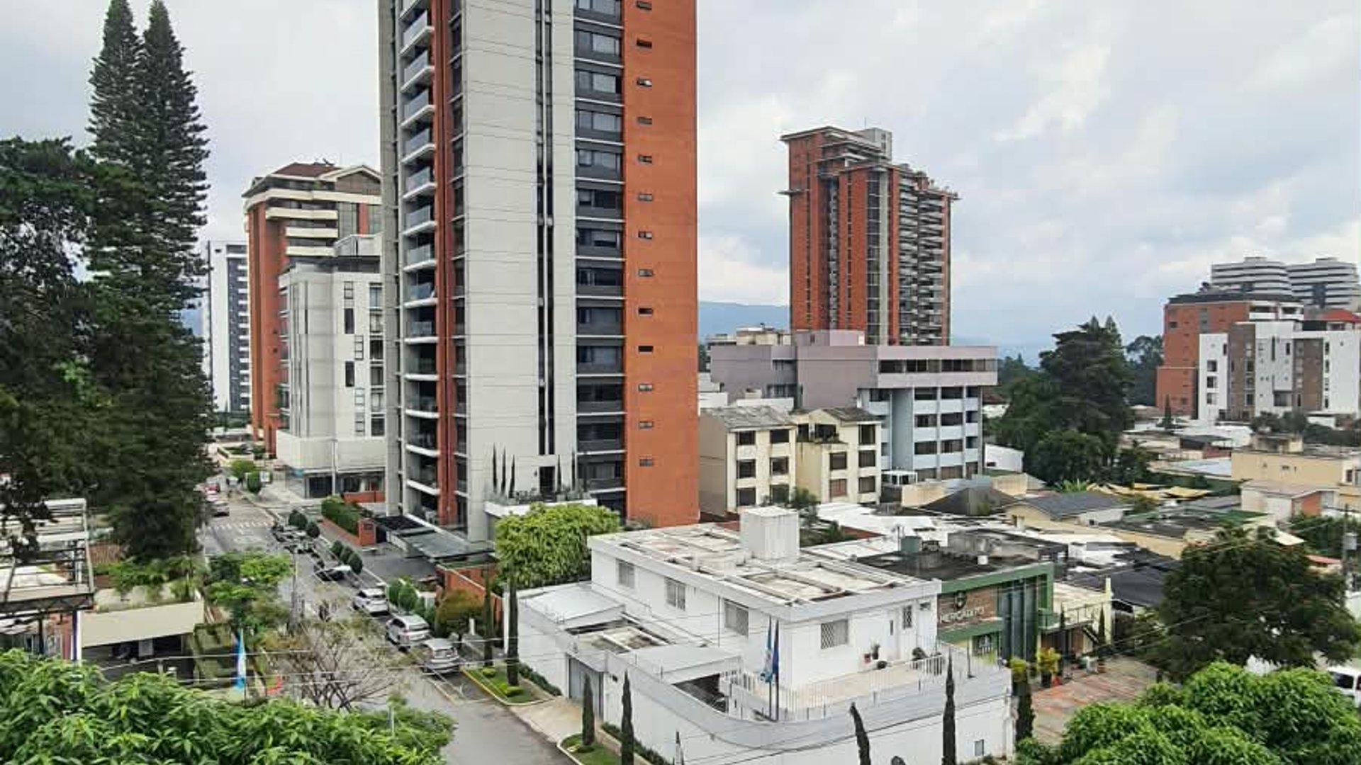 APARTAMENTO EN ALQUILER ZONA 14  CERCANO AVENIDA LAS AMERICAS - Miniatura 8