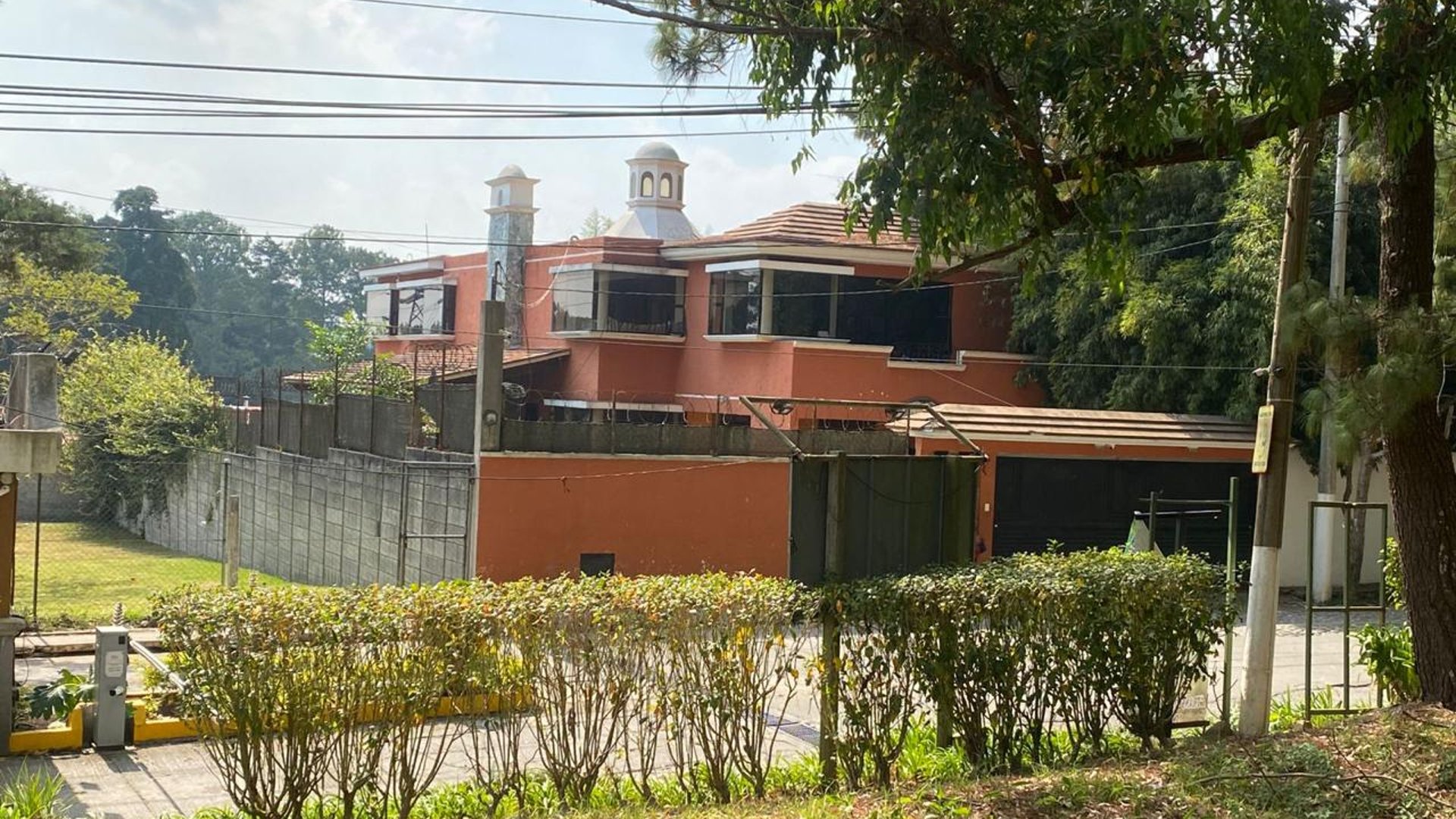 📍 CASA EN VENTA – 5 HAB + JARDÍN | COND SAN ANTONIO | KM 16.5 CES