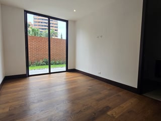 Apartamento de Lujo con Jardin en venta en la zona 14 - Image 5