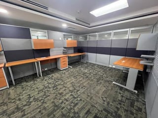 En Venta oficina en zona 10 Guatemala - 5
