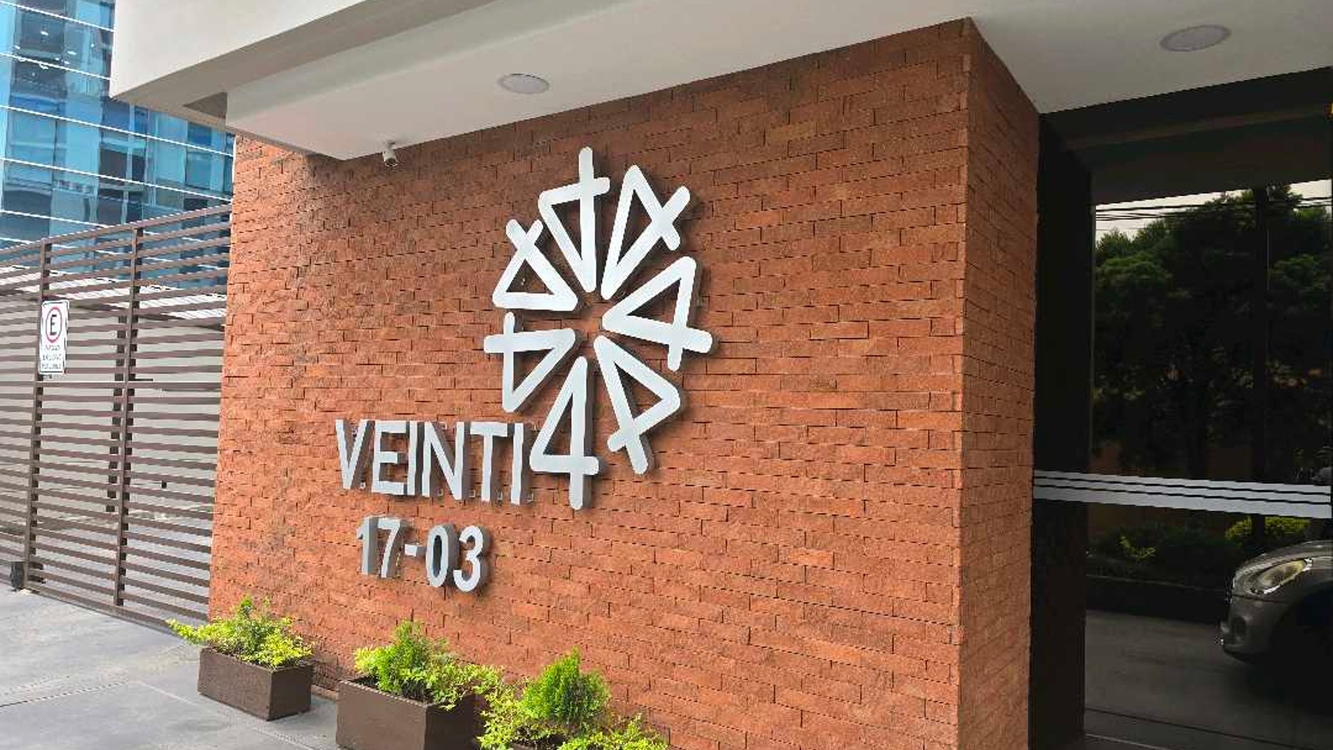 APARTAMENTO EN VENTA ZONA 10 - Miniatura 2
