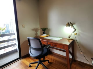 Amplio Apartamento en zona 10 en Alquiler - Image 24