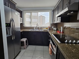 Apartamento en venta Edificio Áttica II Zona 14 3 habitaciones - Image 1