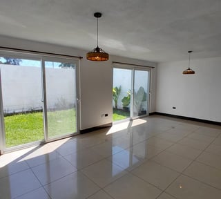 Casa en Renta de 3 dormitorios en zona 16