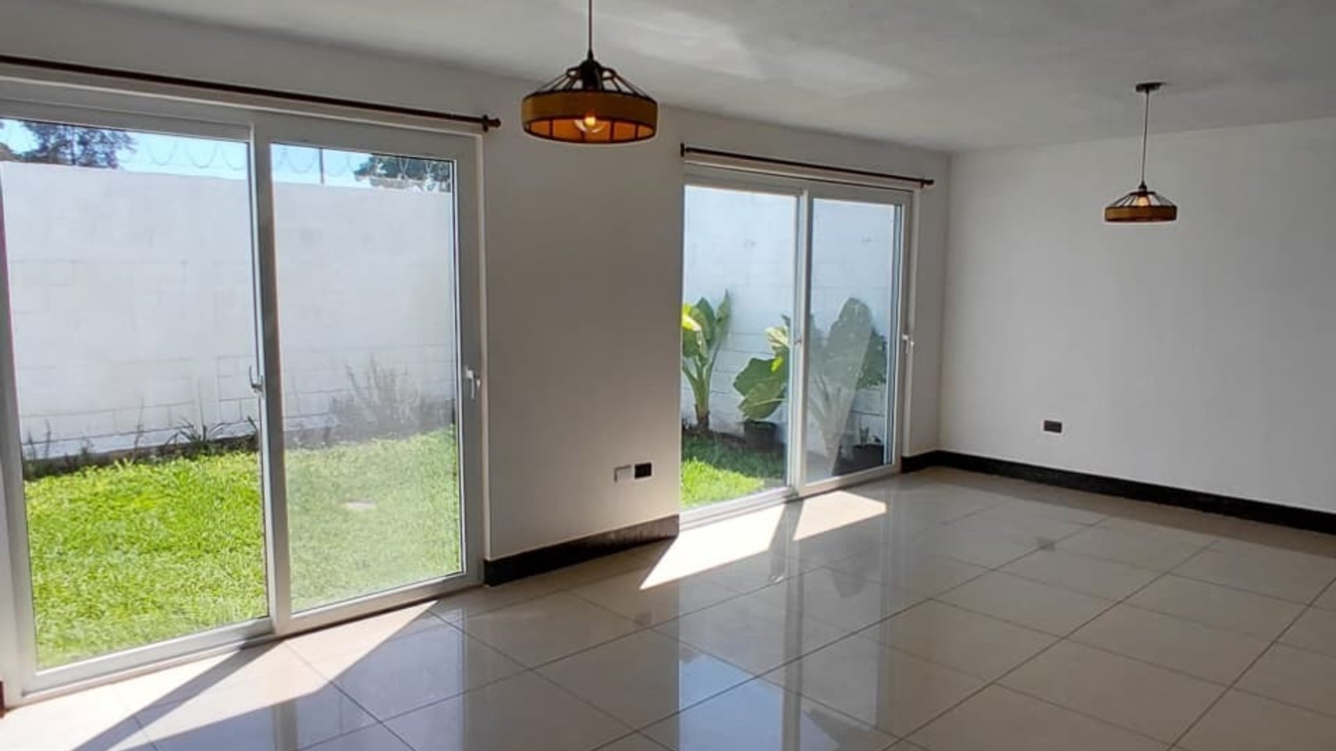Casa en Renta de 3 dormitorios en zona 16