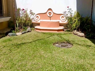 CASA  EN VENTA ESTILO COLONIAL,📍sobre 20 calle Z. 10, fuera de garita - Image 3