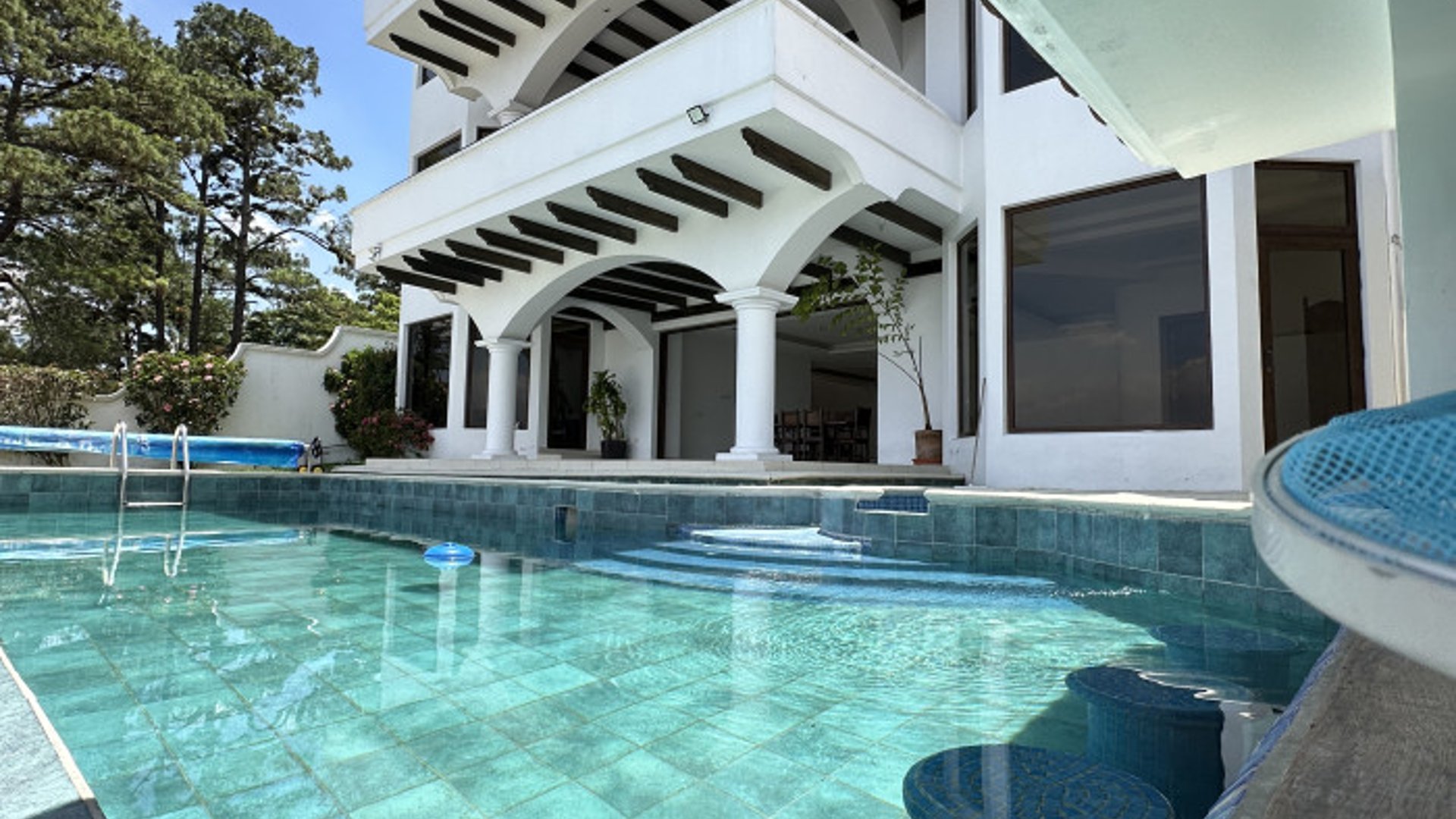 Casa de Lujo y Vistas Top en Venta en Montebello CAES