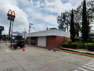 Rento Local Comercial el Plaza Canadá - 2