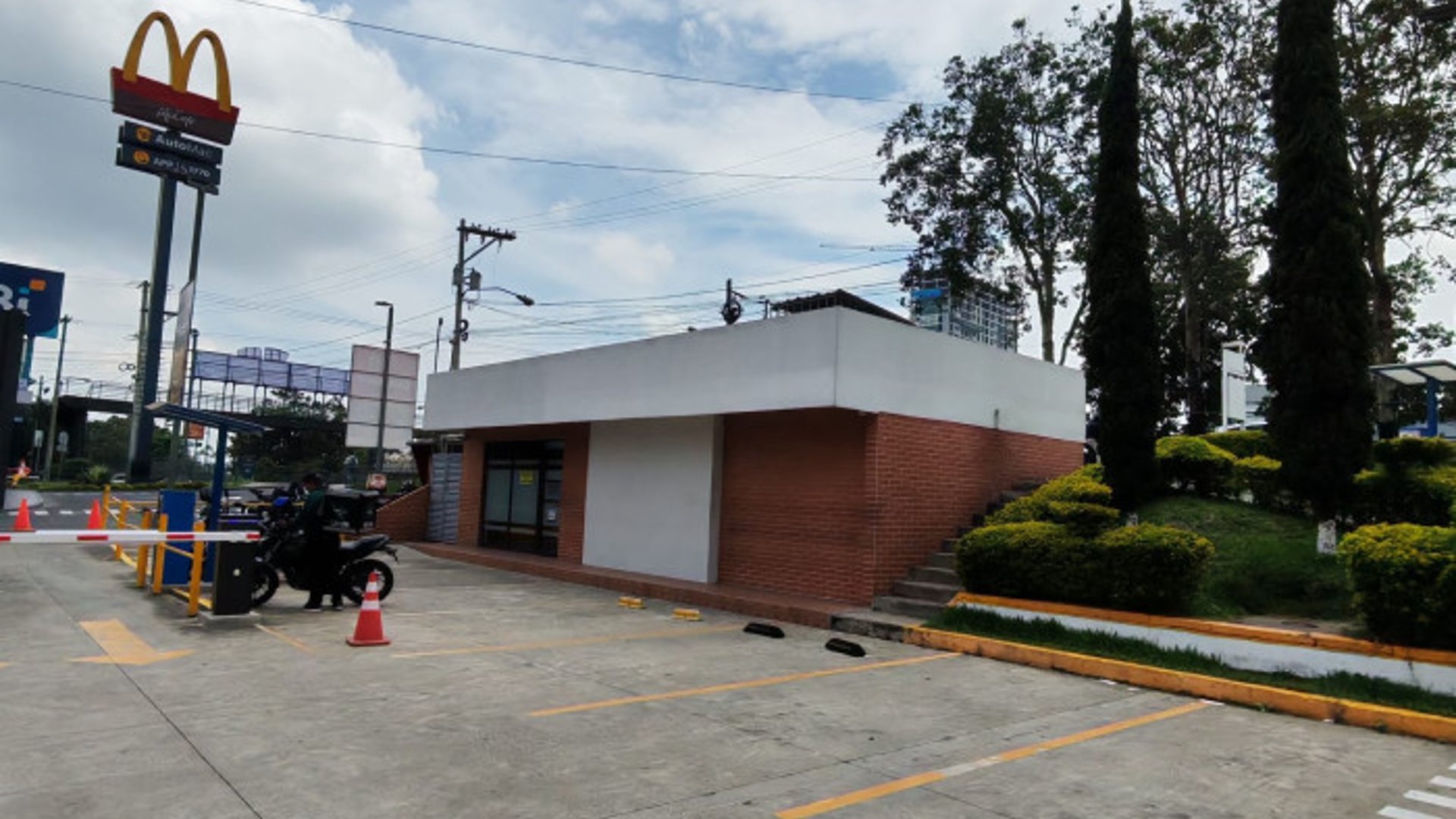 Rento Local Comercial el Plaza Canadá - Miniatura 2