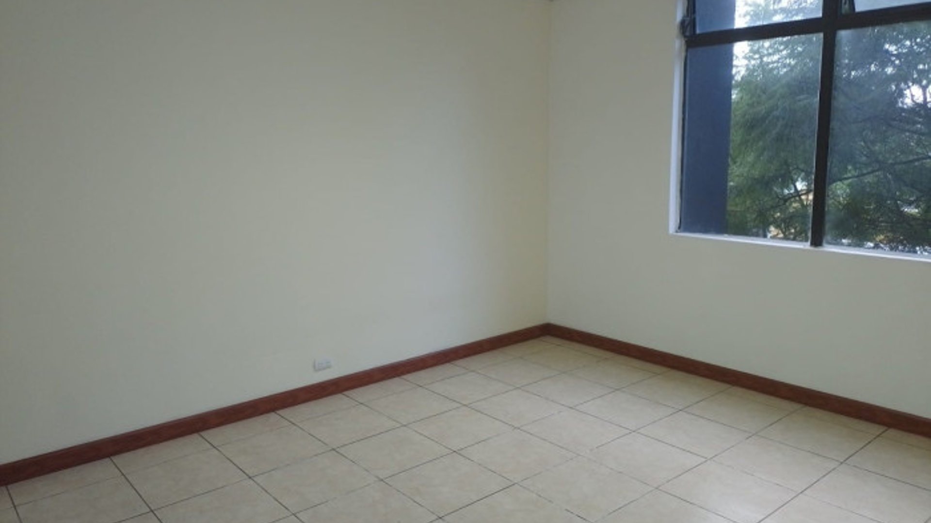 Renta de oficina en edificio Valsari Zona 10