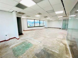 Oficina en venta, Edificio Guayacan zona 10. - 2