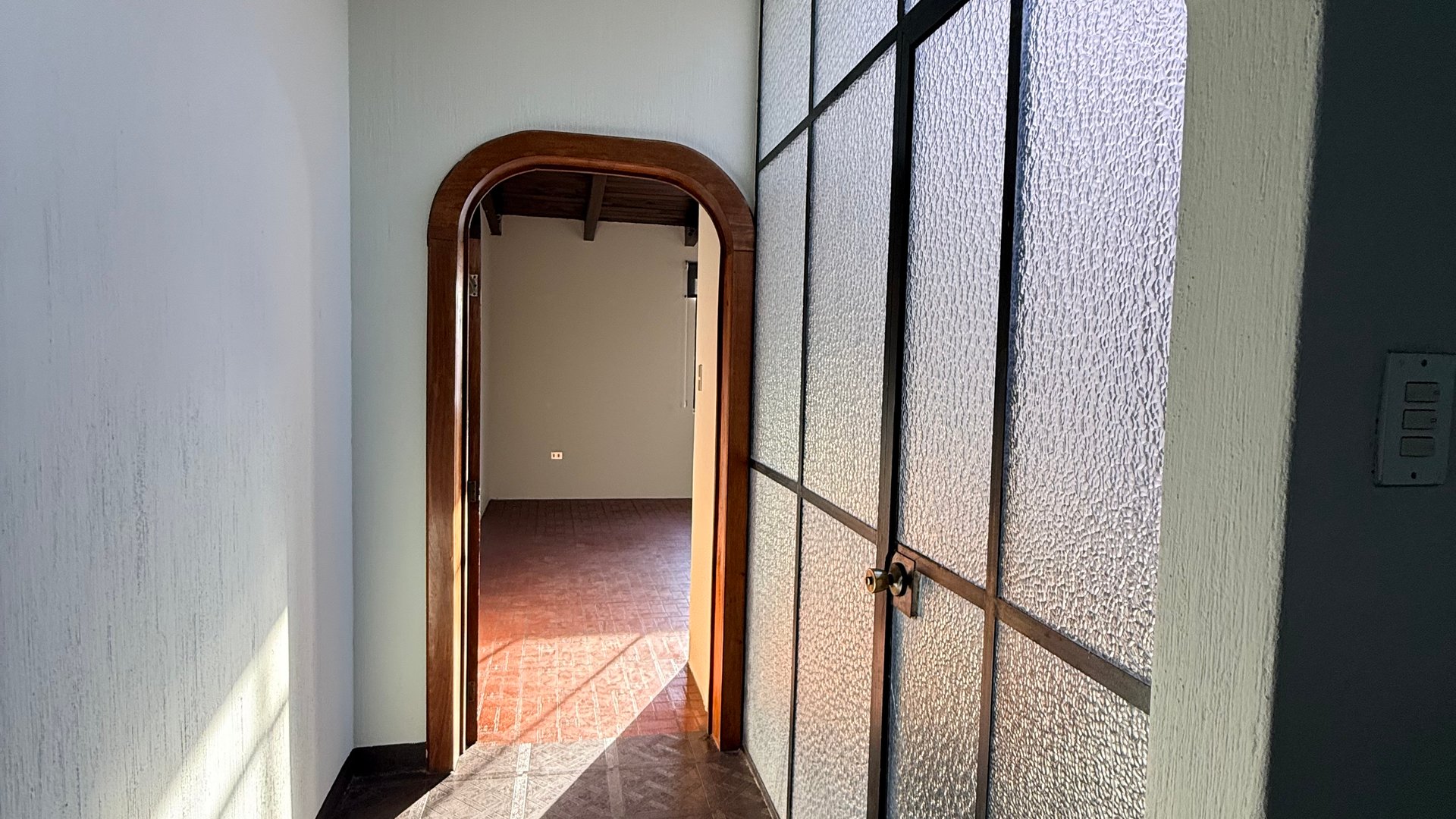 Casa ideal para oficinas en vh1 , zona 15. - Miniatura 9