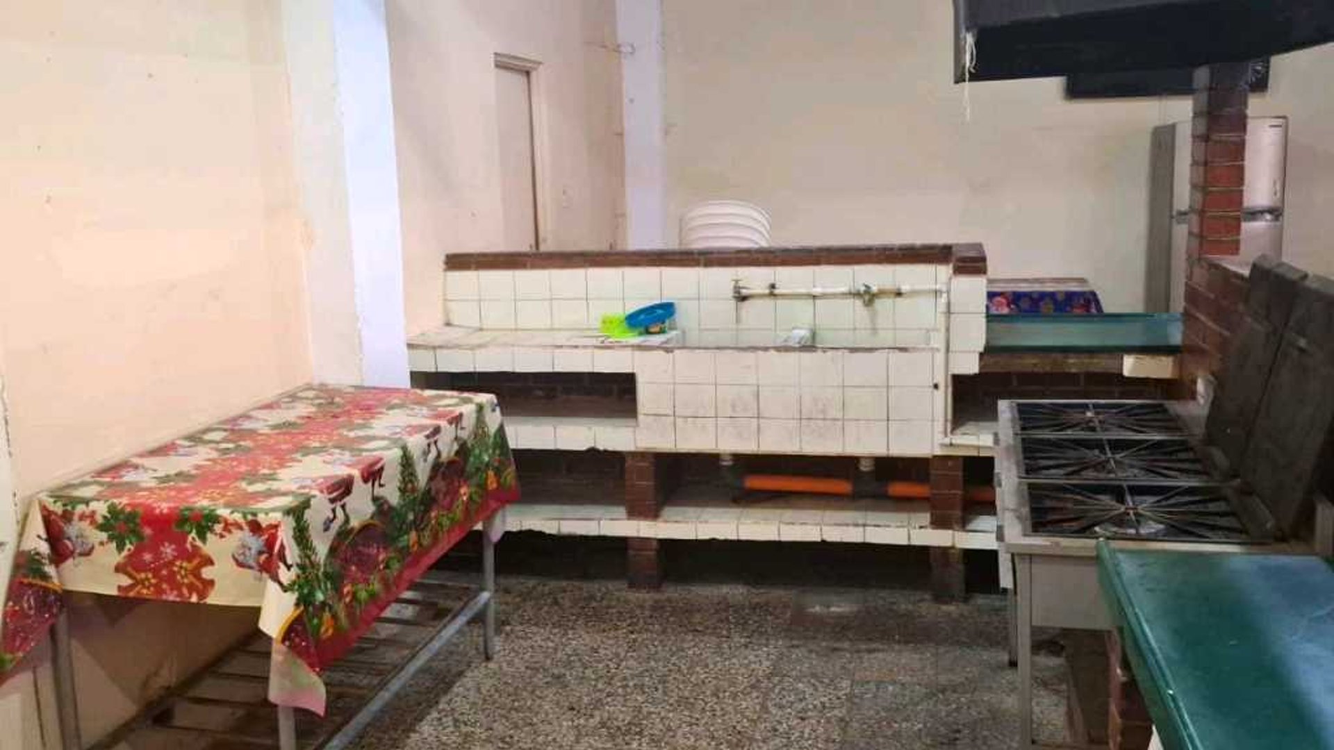 LOCAL COMERCIAL EN RENTA – ZONA 9 - Miniatura 2