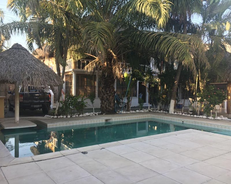 Casa en alquiler, Camino a Monterrico. 