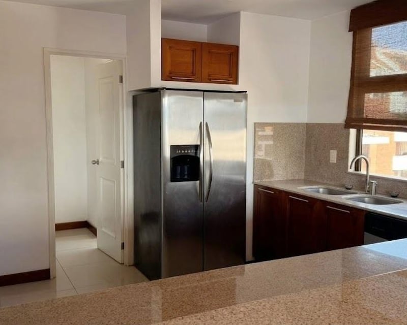 Apartamento con gimnasio en renta - 2 habitaciones en zona 10 Ref-5779