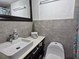 Apartamento Amueblado en Venta/Renta en Zona 4 - 4