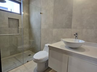 Casa Nueva en Alquiler – Lomas de San Isidro, Zona 16 - Image 12