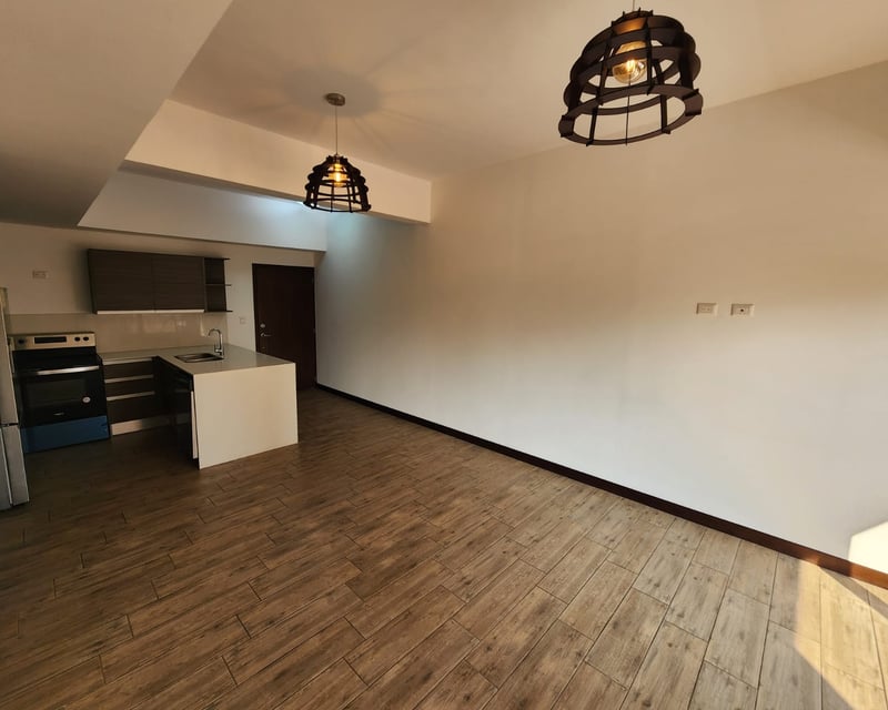 Renta de apartamento en zona 10 - 3 habitaciones con balcon Ref-5947