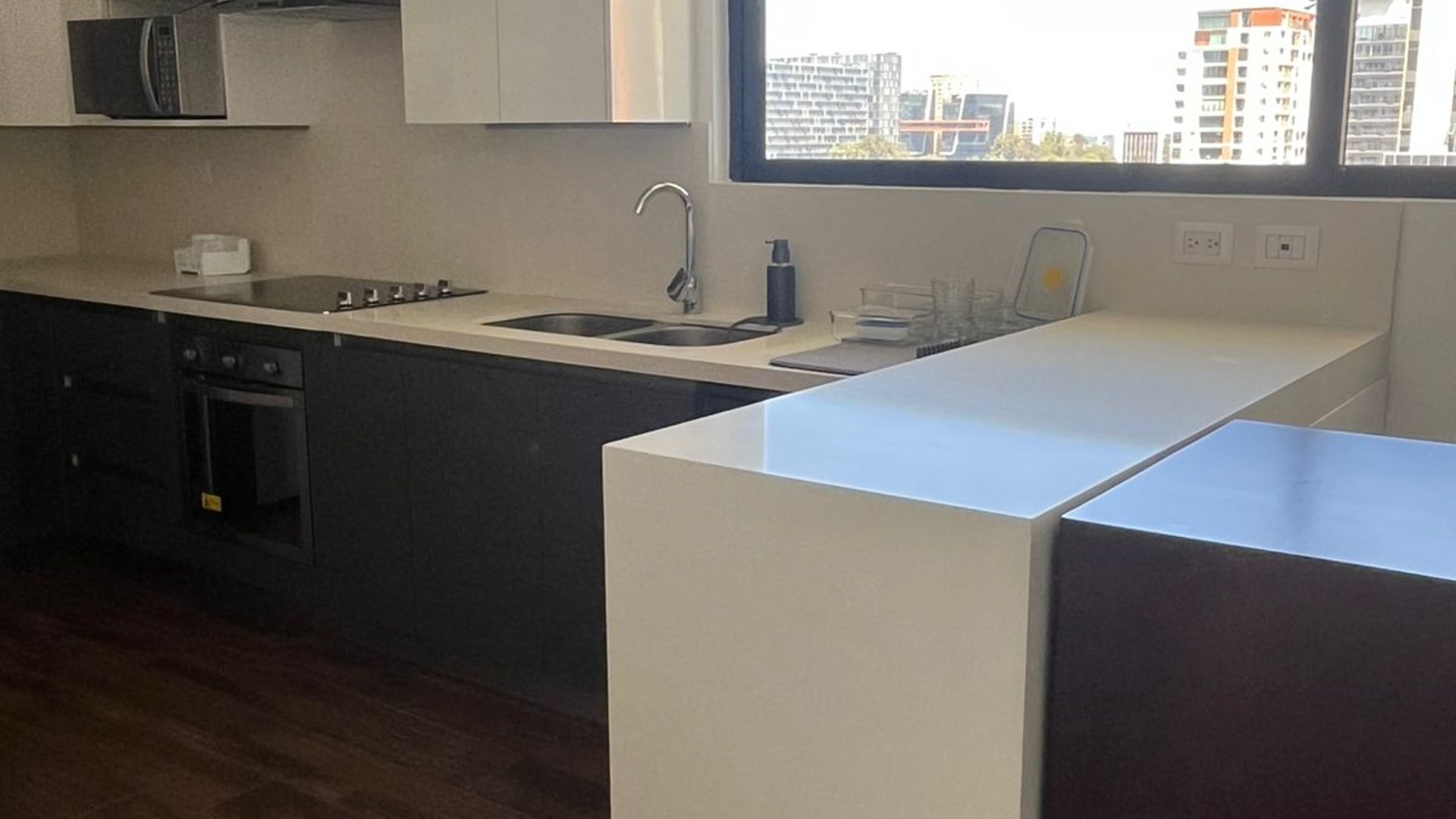 AMPLIO, COMODO Y SEGURO APARTAMENTO ZONA EXCLUSIVA - Miniatura 6