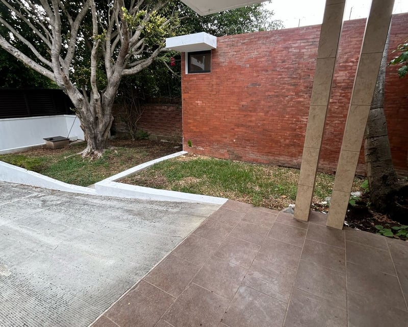 Alquiler de casa en zona 15 VH1 para oficinas ideal