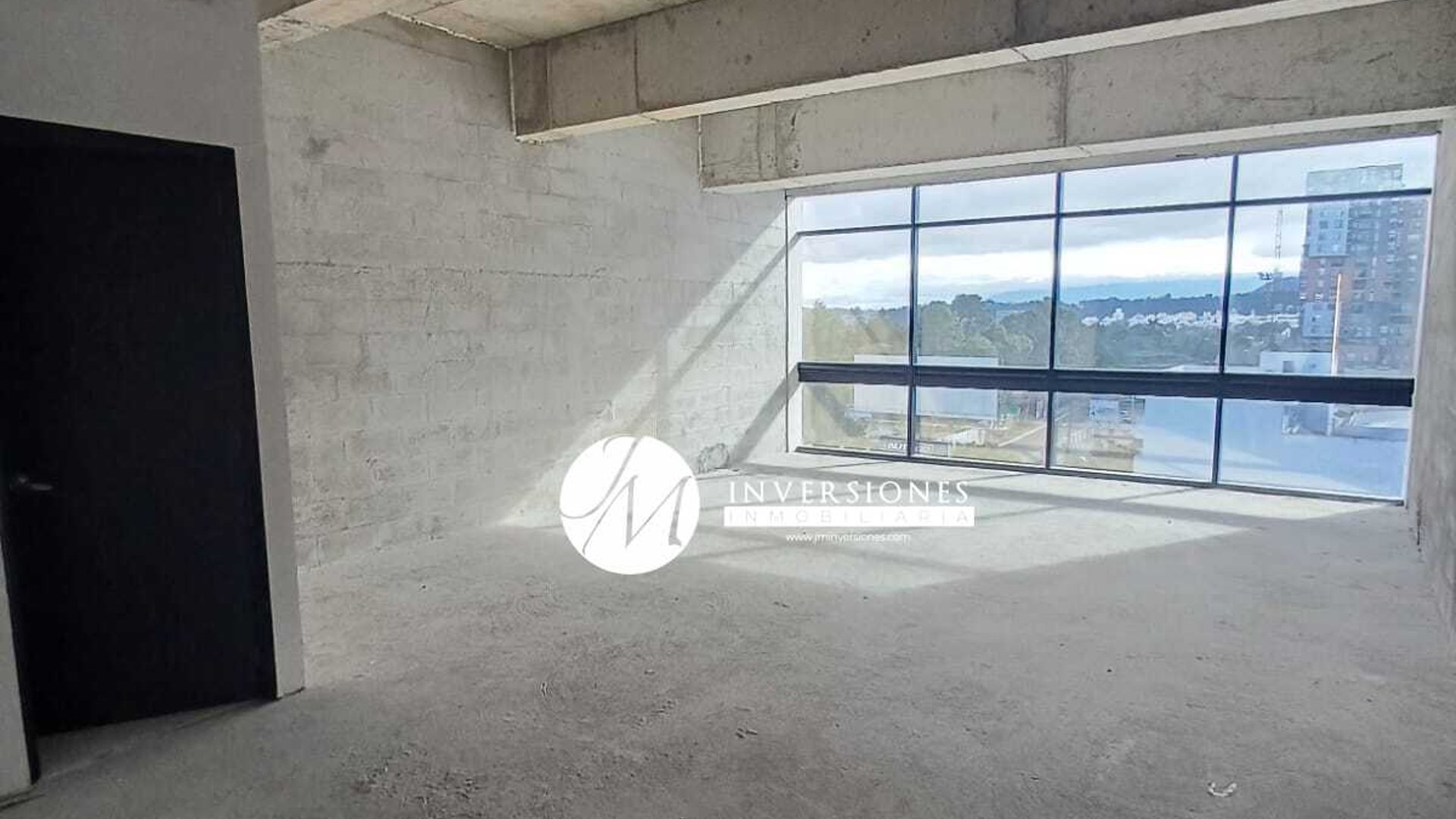 Rent Office with Parking in Zone 10, Guatemala City - $1275 USD