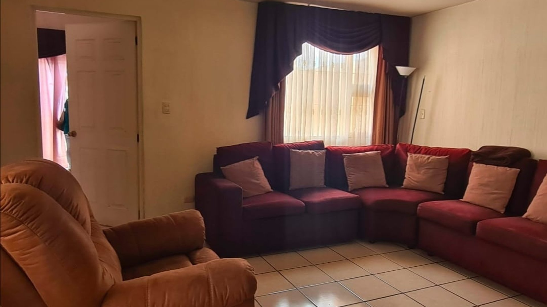 Vendo Linda Casa en Condominio La Fontana, Zona 4 Mixco - Miniatura 3