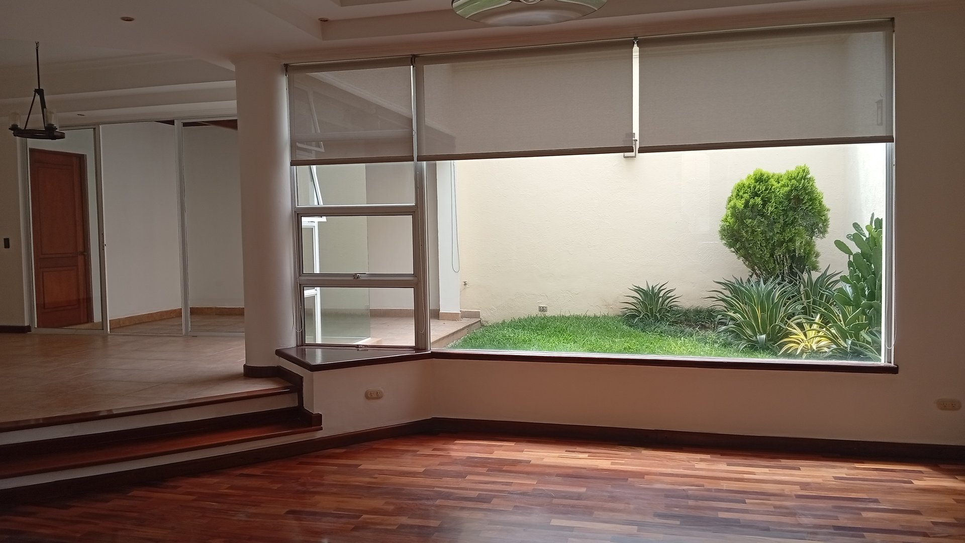 Casa en renta en condominio en zona 10 - Miniatura 4