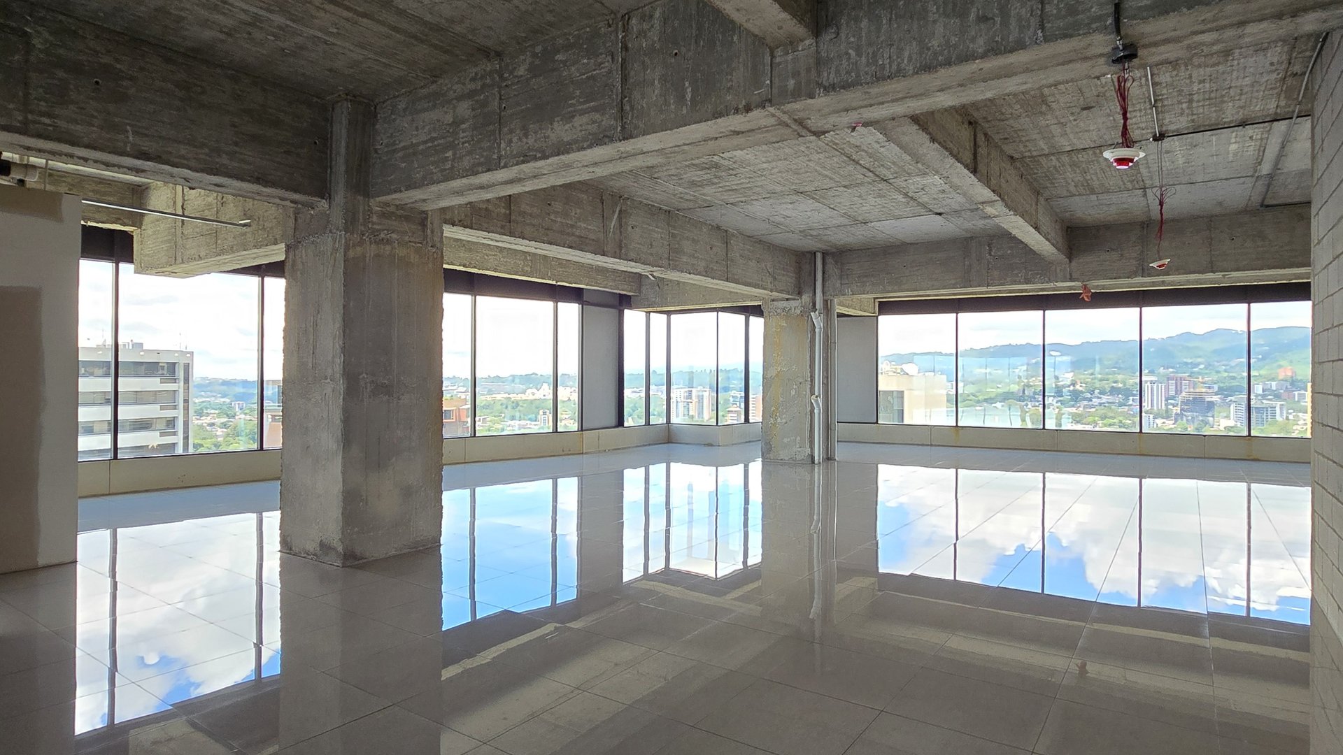 En venta oficinas en Zona 10 Diagonal 6 Guatemala