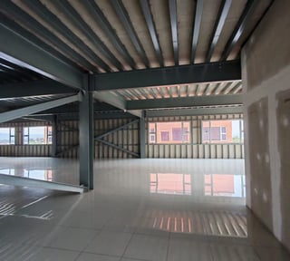 Rento Oficina Comercial en plaza Canadá zona 12