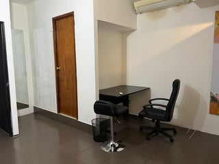 Alquilo local comercial en Pradera zona 10 - 5