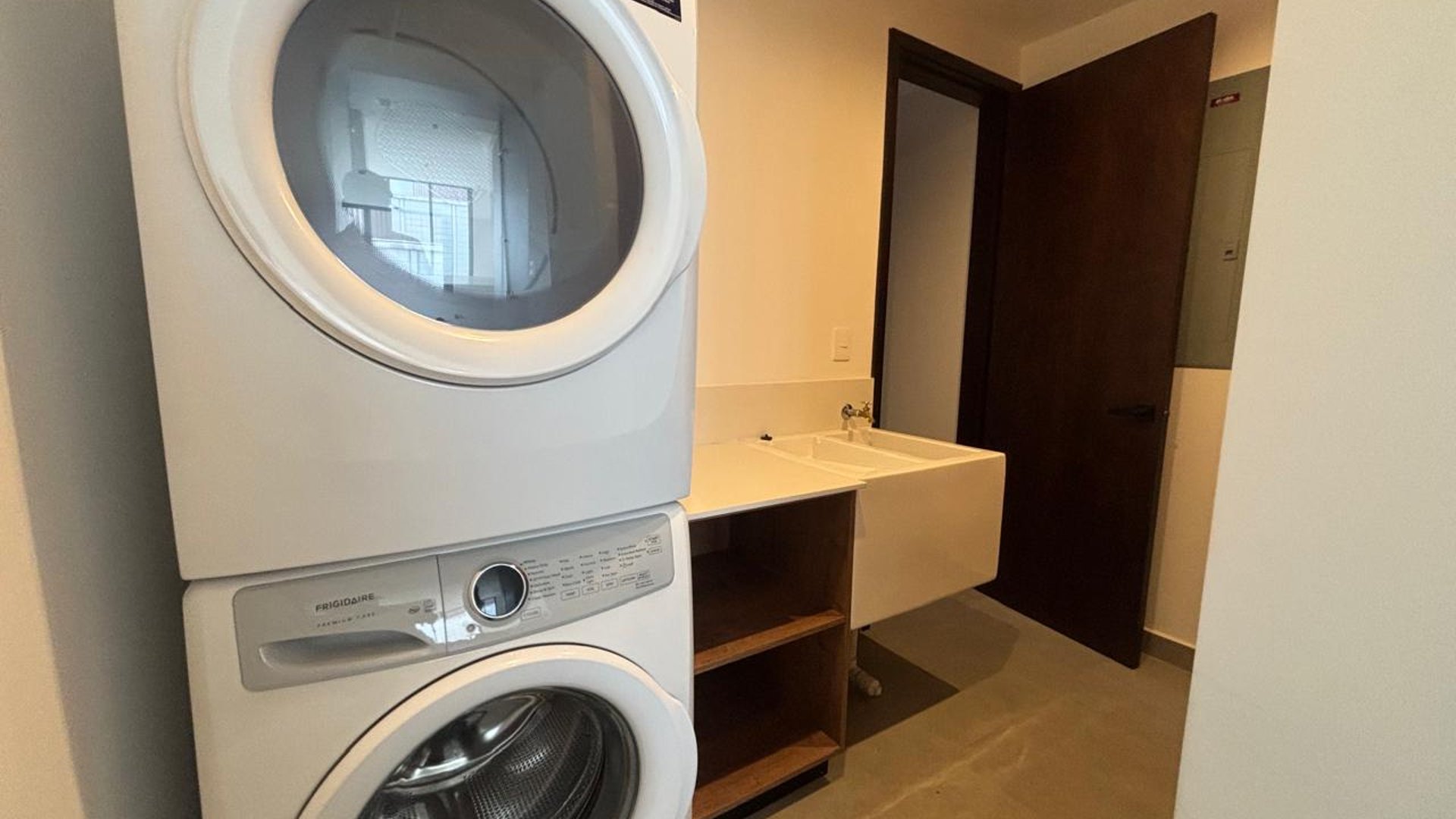Townhouse en Alquiler Condominio Molie, zona 10 - Miniatura 8