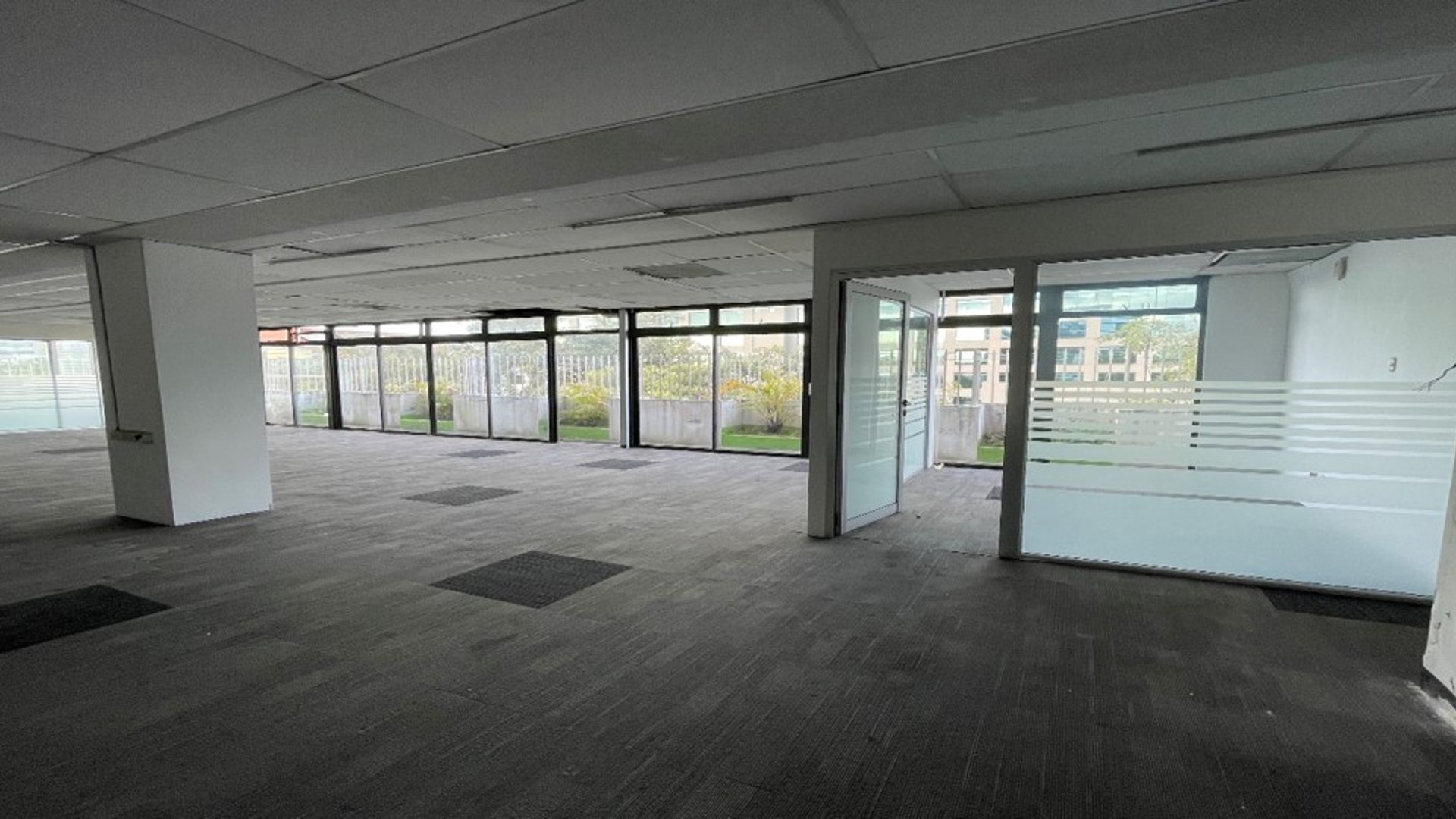 Edificio de oficinas en venta y renta, Zona 9 - Miniatura 5