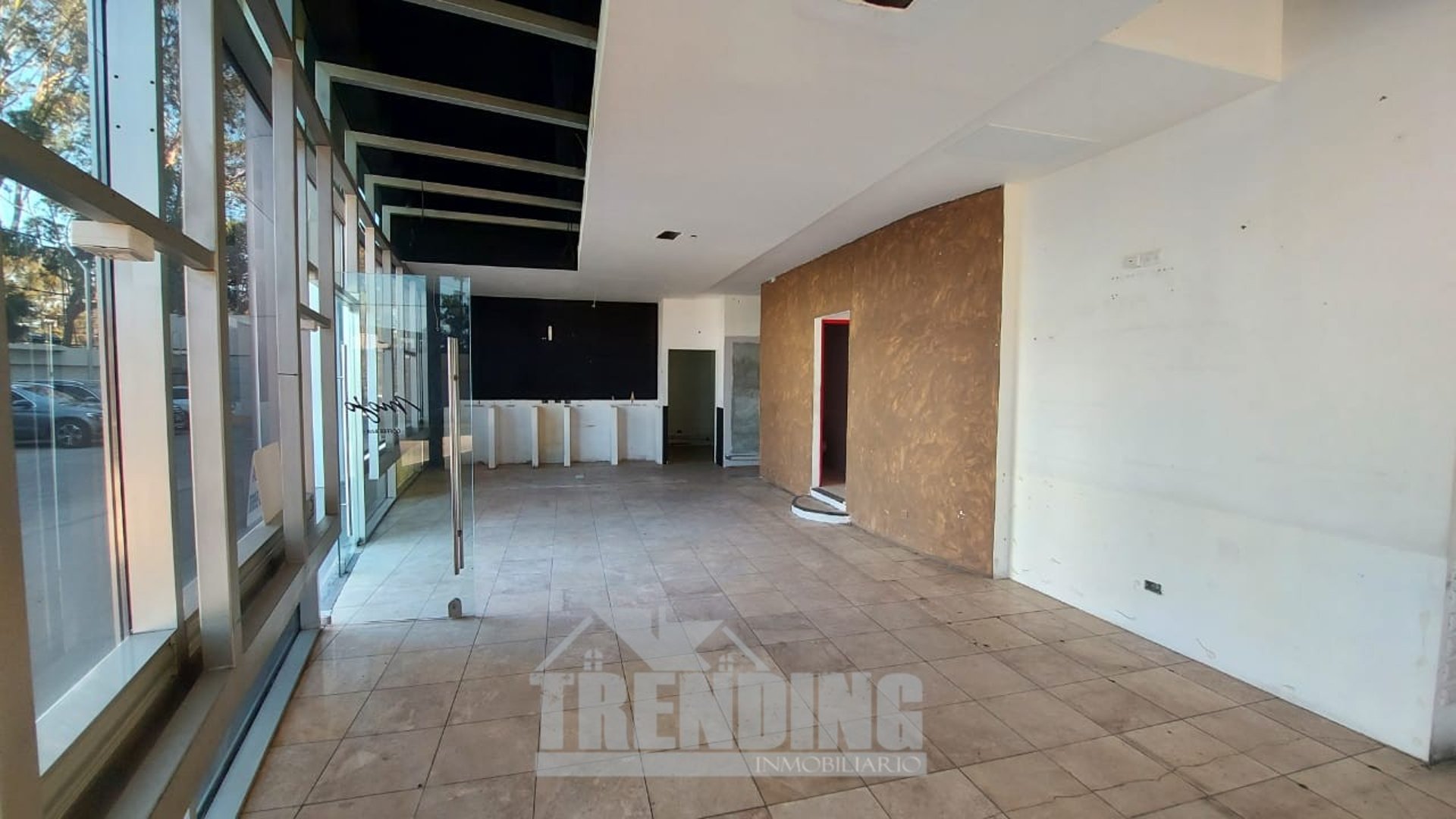 ✨ Zona 15 | Local en venta | 84.64 m² | Edificio Avante