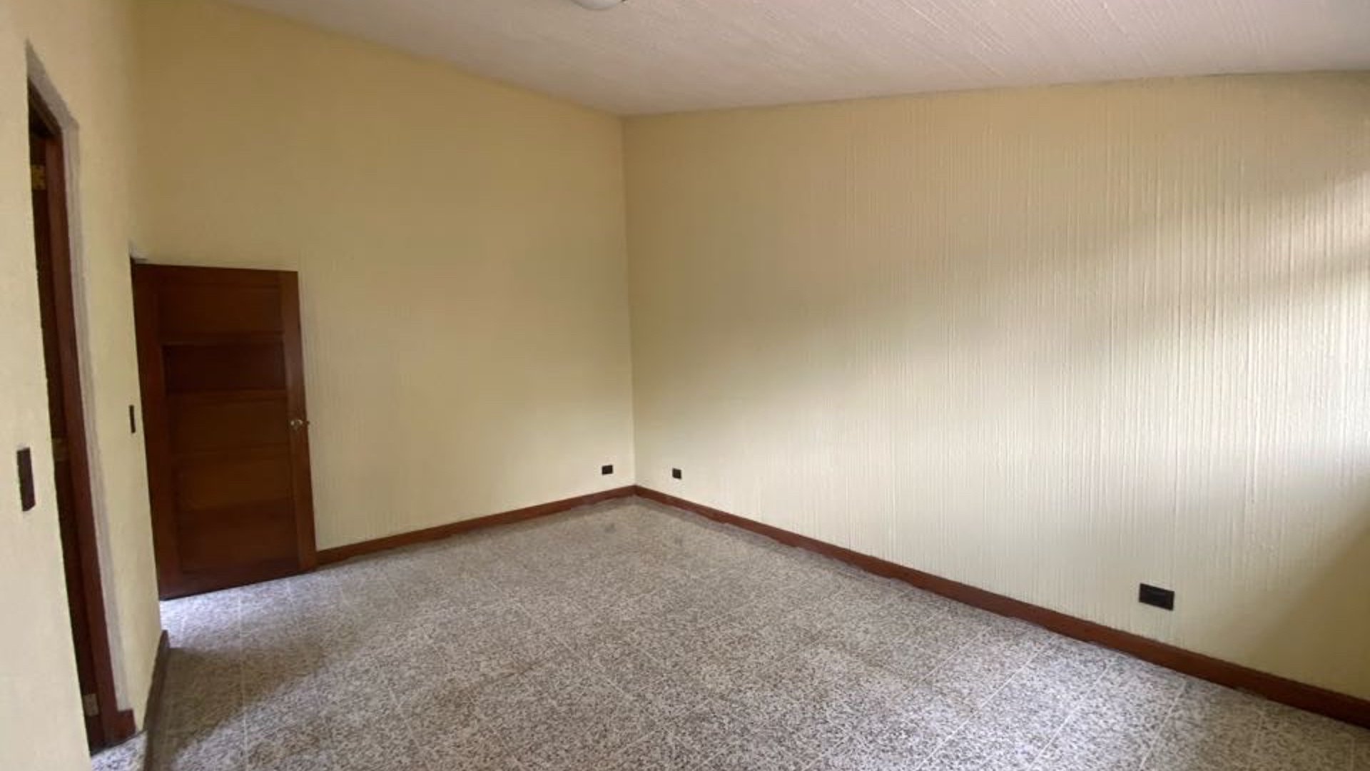Casa en Renta en 20 Calle Zona 10 - Miniatura 6